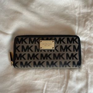 Michael Kor’s wallet